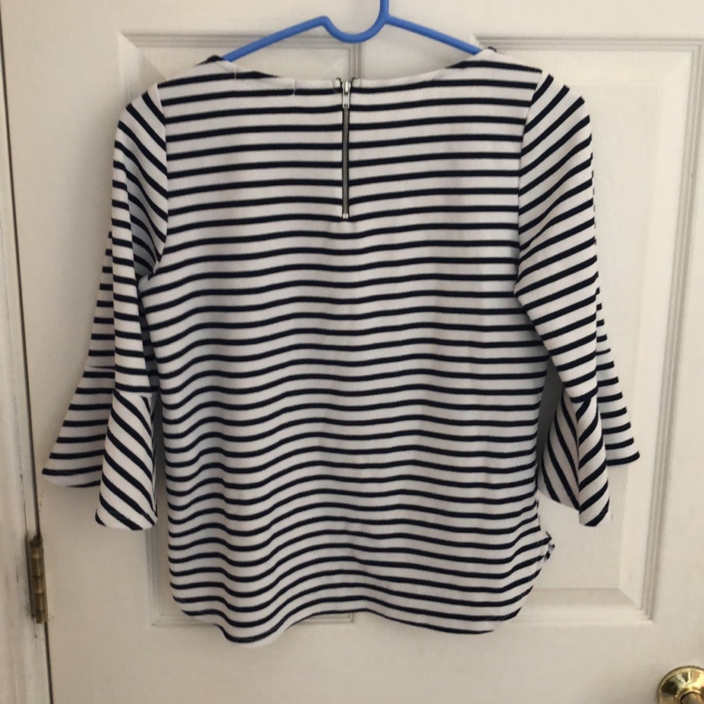 Green Envelope Black & White Top Sz Medium like new! - Picture 5 of 6